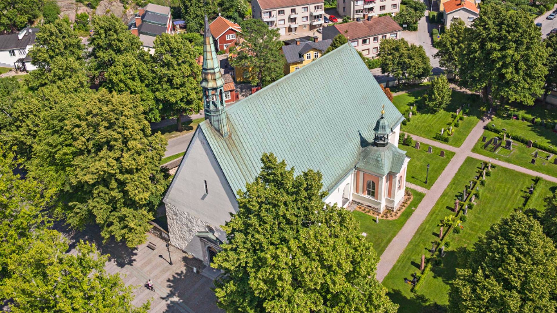 En översiktsbild på en kyrka